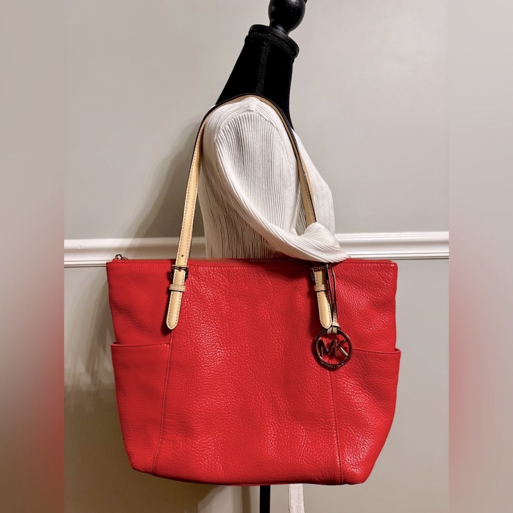 Michael Kors Jet Set Large East West Pebbled Leather Tote Bag in Coral